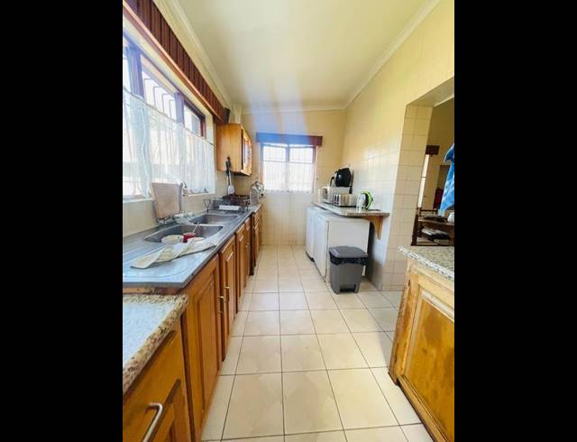 5 BEDROOM HOUSE FOR SALE IN PRIMROSE EAST
